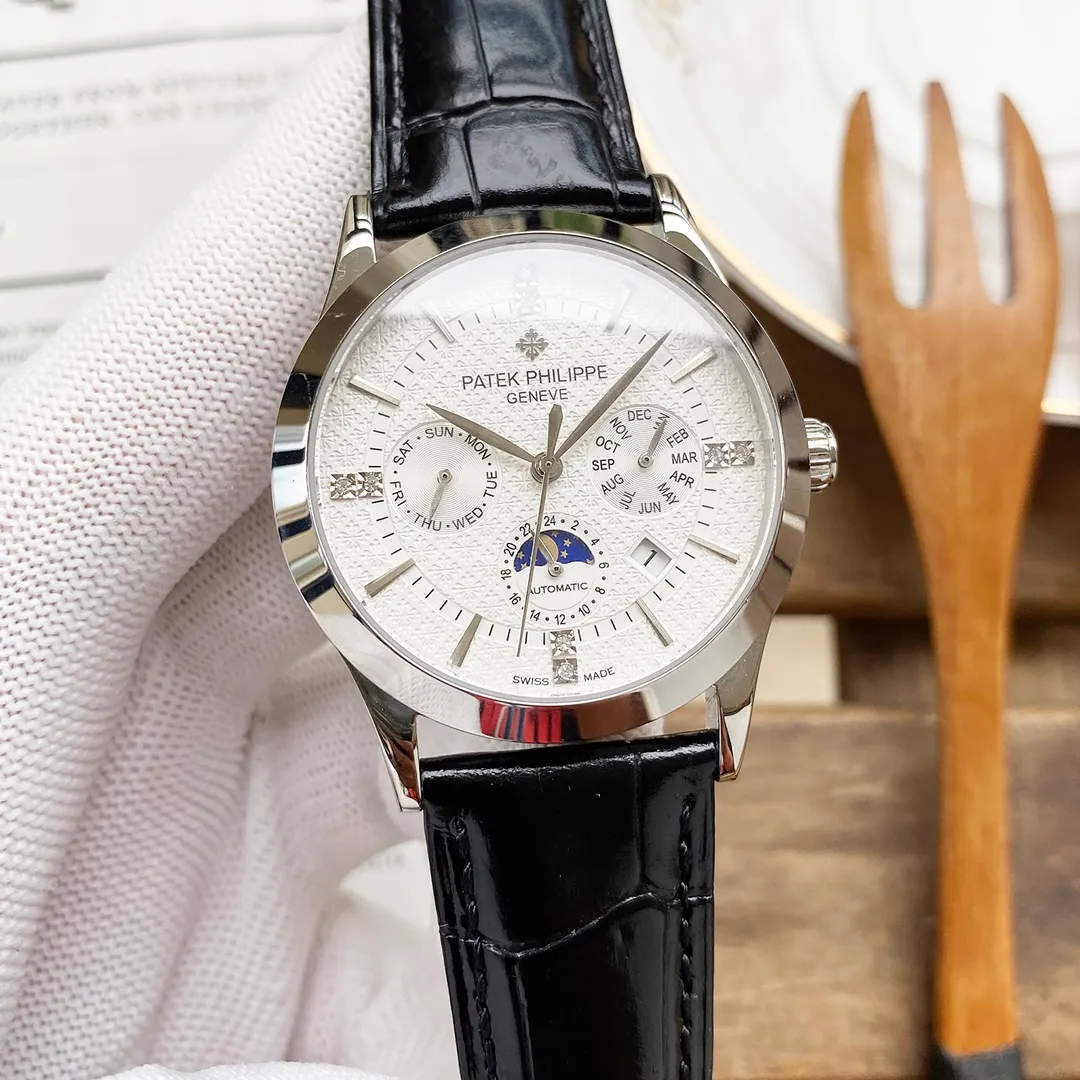 💎 The latest PP style Patek Philippe is equipped with imported 9100 multi-function movement (zero repair) function (24 hours, day of the week, stars, month) imported 316 fine steel! Paired with Italian imported calfskin! Original pin buckle! Size 42mm. Wear-resistant and scratch-resistant sapphire glass! Super waterproof to 50 meters! Simple but not simple! Patek Philippe, you deserve it.